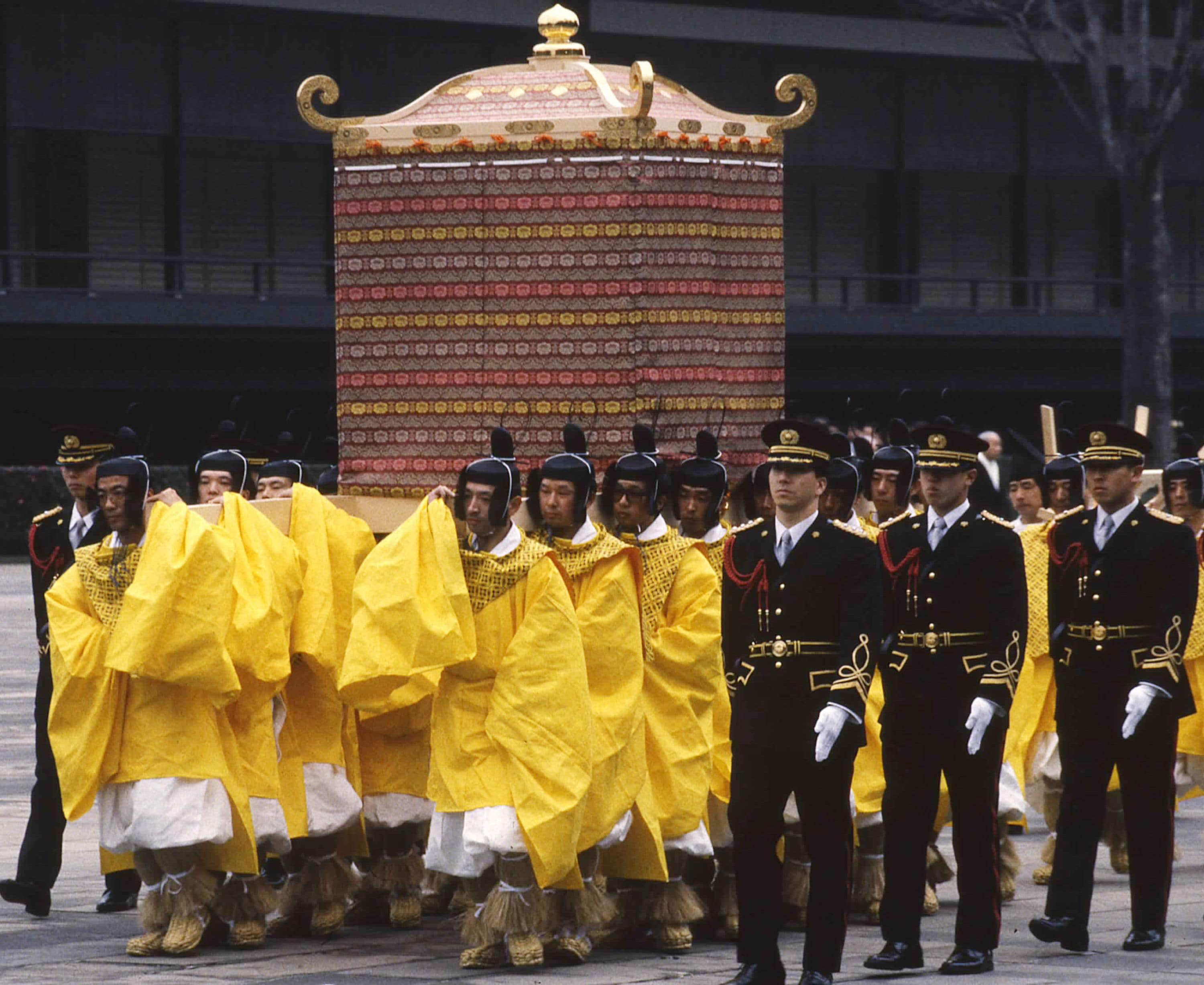 写真で見る日本の国葬、昭和天皇「大喪の礼」の伝統美と国民の弔意の