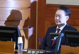 進水せずハデに横転した「北朝鮮の新型艦」復旧され立ち上がる