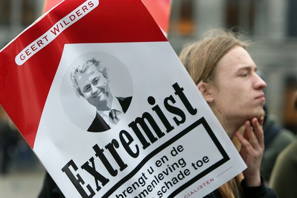 In January 2008, protests against far-right extremist Wilders occurred in Amsterdam.There was a commotion that led to arrests.