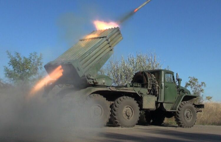 写真ギャラリー1枚め｜撃破した露軍戦車の残骸「再利用」して