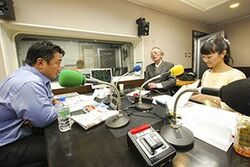 「マット安川のずばり勝負」スタジオ風景／マット安川、宮崎正弘、加藤知華／前田せいめい撮影