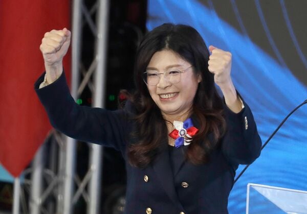 台湾の国民党の主席に親中派の鄭麗文（ていれいぶん）氏が就任した（写真：AP/アフロ）