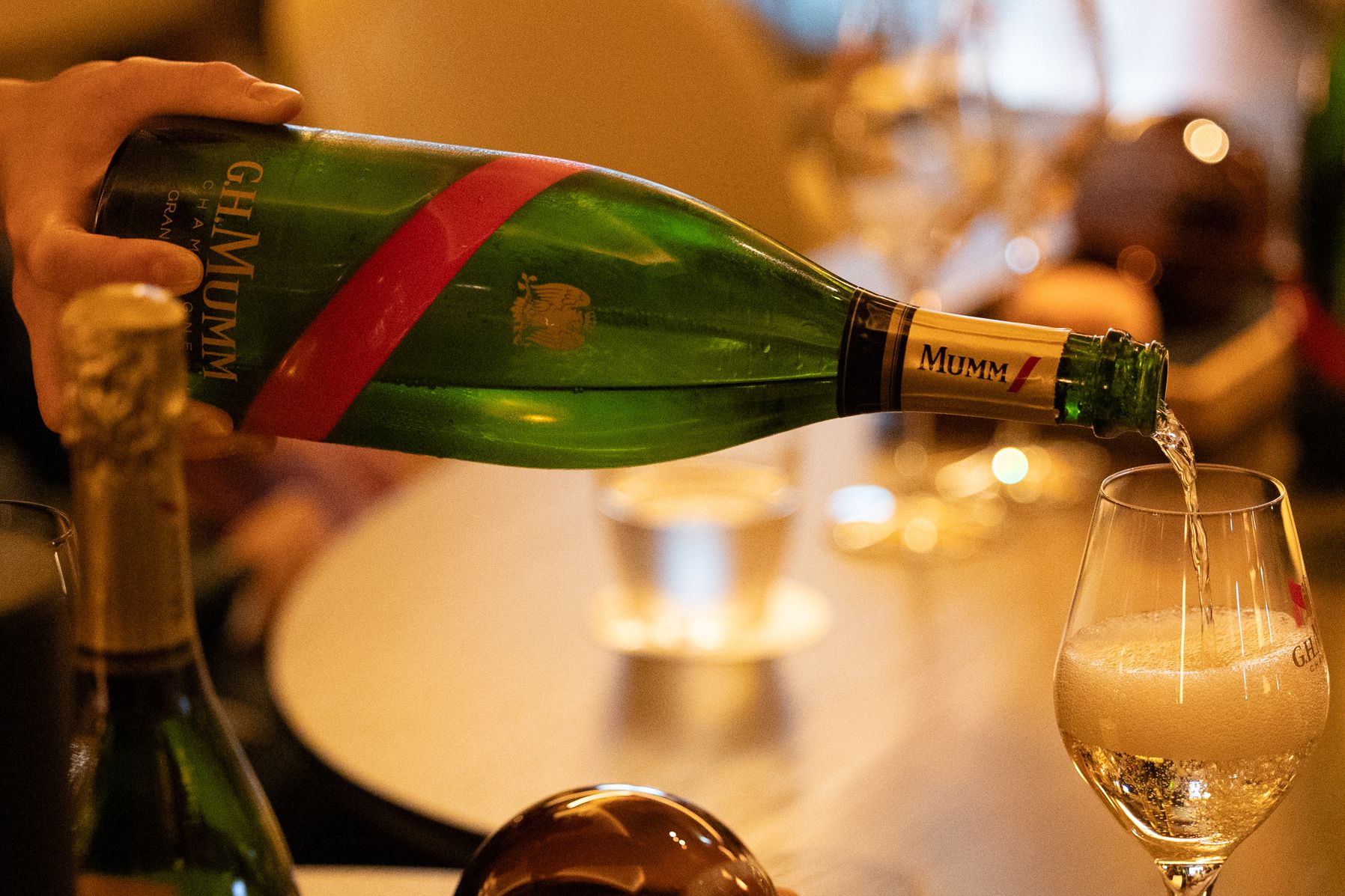 6本送料無料　GH Mumm シャンパン 赤いリボン MummGrandCordon_360_0049_web-2.png