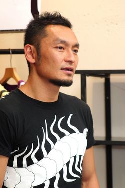 義志の緒方義志氏／前田せいめい撮影