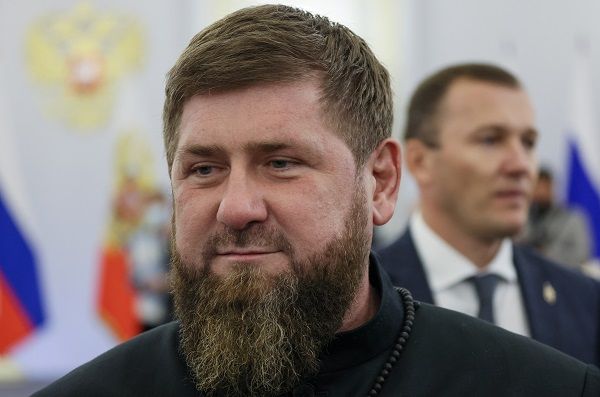 The loyalty of the Chechen leader who sends three sons to war in Ukraine and the difficult situation in Russia.