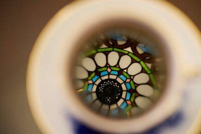 T」のアイコンが輝くトム フォードのレザーベルト、新作は力強い