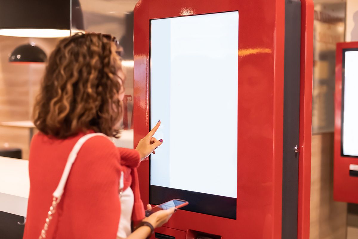 IT駆使もたった2年で閉店…店舗DXに挑んだ話題のバーガー店が抱えた