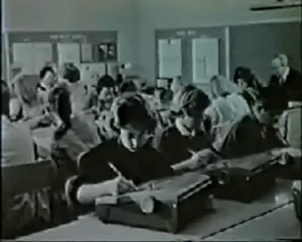 ティーチングマシン（https://www.youtube.com/watch?v=jTH3ob1IRFoより）