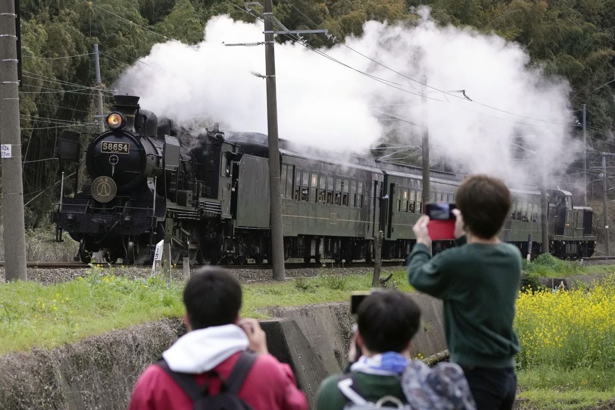 昭和100年の鉄道】全国から消えゆくSL、「コスパの悪い観光列車 昭和100年の鉄道】全国から消えゆくSL、「コスパの悪い観光列車
