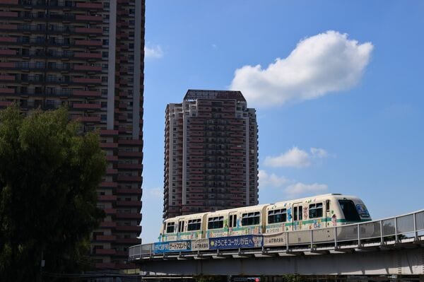 ユーカリが丘線1000形が走る（写真：HiLens/イメージマート）